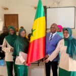 Éducation numérique : Moustapha Guirassy remet le drapeau national aux trois ambassadrices du Sénégal au Gala « Wrocław Code 2.0 »
